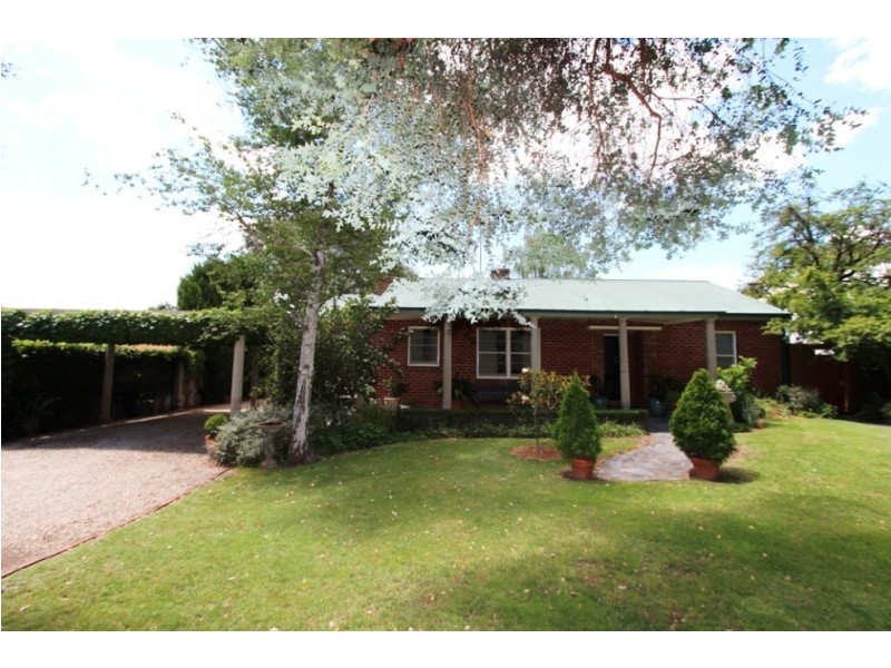 148 Peel Street, Bathurst NSW 2795