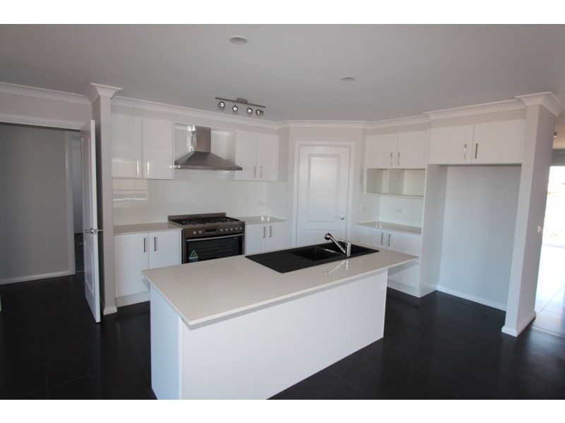 38 Mendel Drive, Kelso NSW 2795