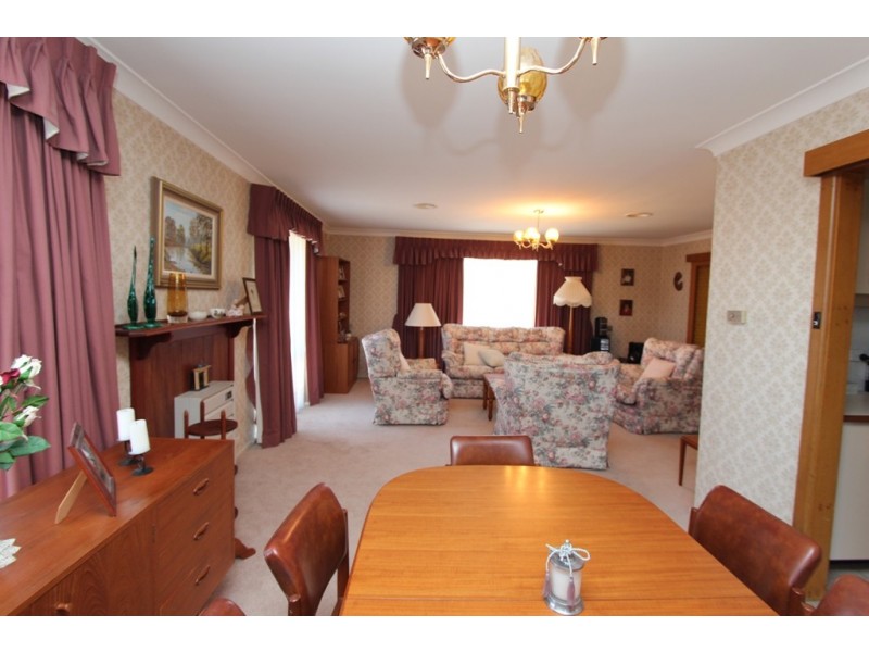 33 Tareena Avenue, Kelso NSW 2795