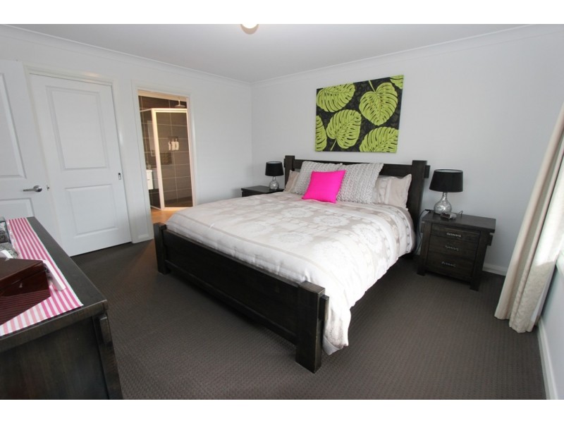 3 Freeman Circuit, Llanarth NSW 2795