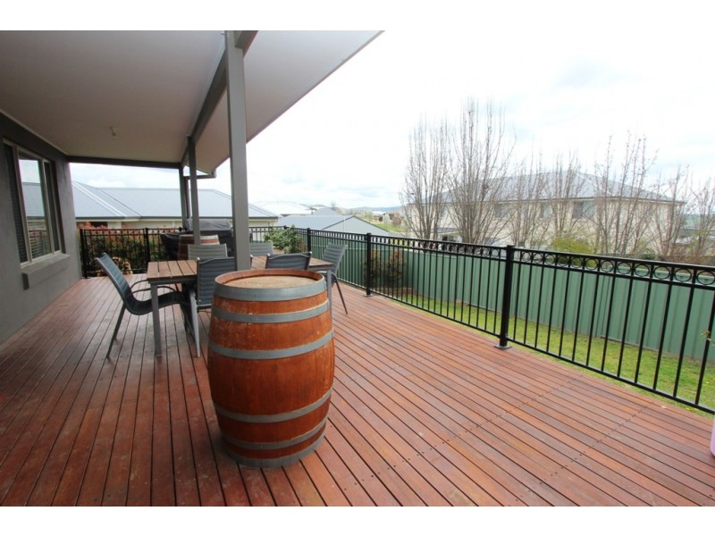 3 Freeman Circuit, Llanarth NSW 2795