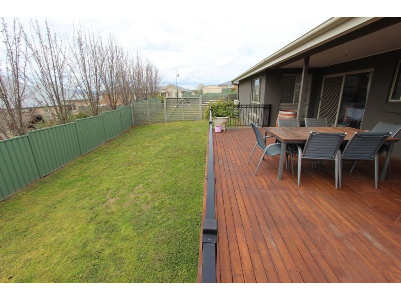 3 Freeman Circuit, Llanarth NSW 2795