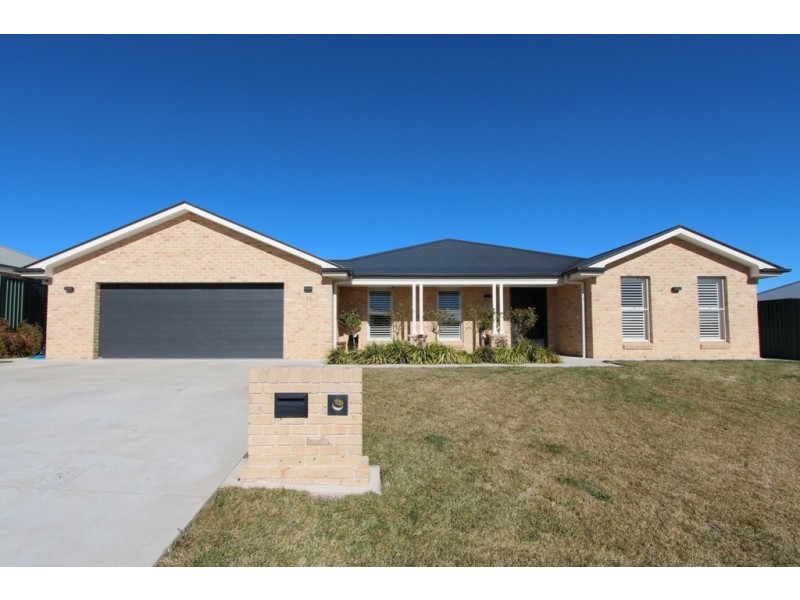 18 McGirr Street, Llanarth NSW 2795
