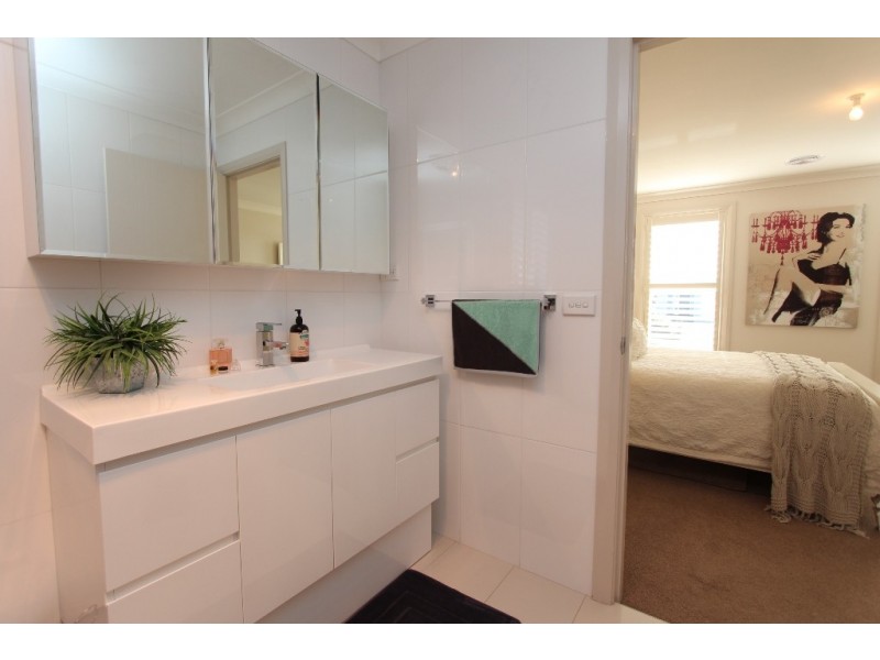 18 McGirr Street, Llanarth NSW 2795