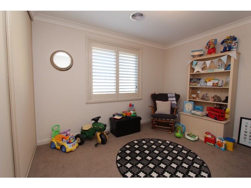18 McGirr Street, Llanarth NSW 2795