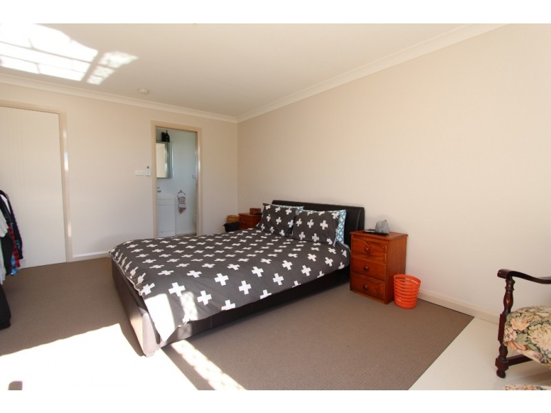 18 McGirr Street, Llanarth NSW 2795