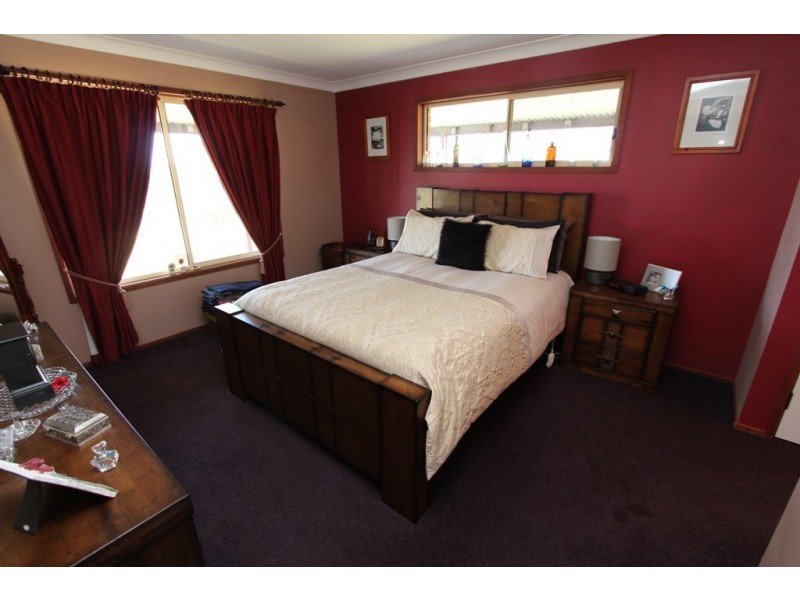 112 Howards Drive, Mount Rankin NSW 2795