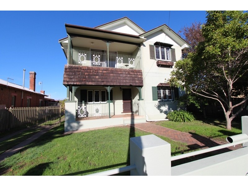 30 Piper Street, Bathurst NSW 2795