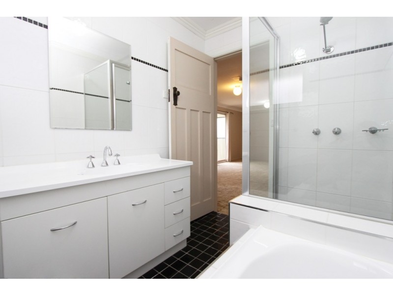 30 Piper Street, Bathurst NSW 2795