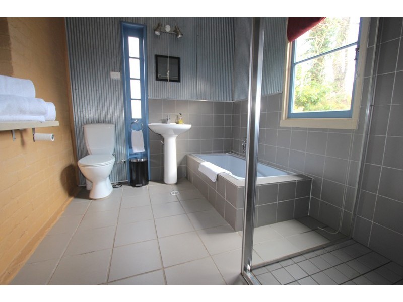 16 Henry Street, Bathurst NSW 2795