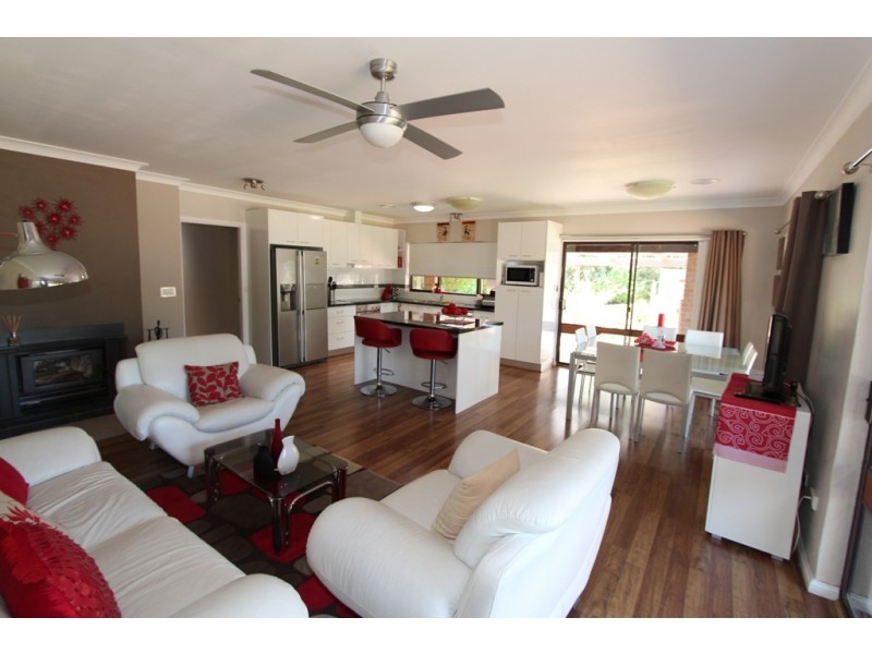 19 Strathmore Drive, Forest Grove NSW 2795