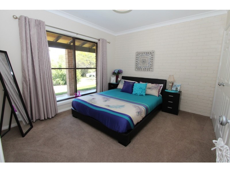 19 Strathmore Drive, Forest Grove NSW 2795