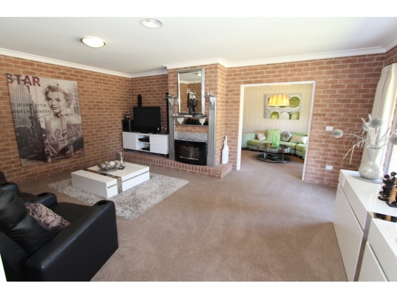 19 Strathmore Drive, Forest Grove NSW 2795