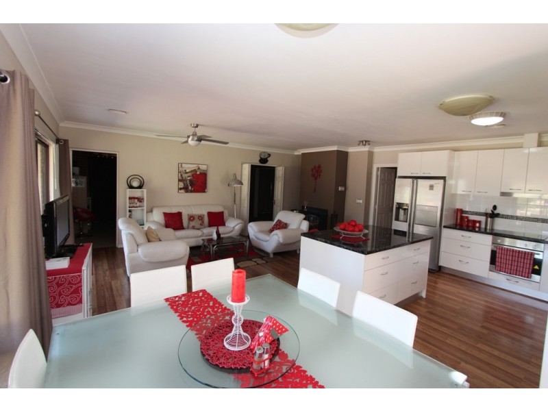 19 Strathmore Drive, Forest Grove NSW 2795