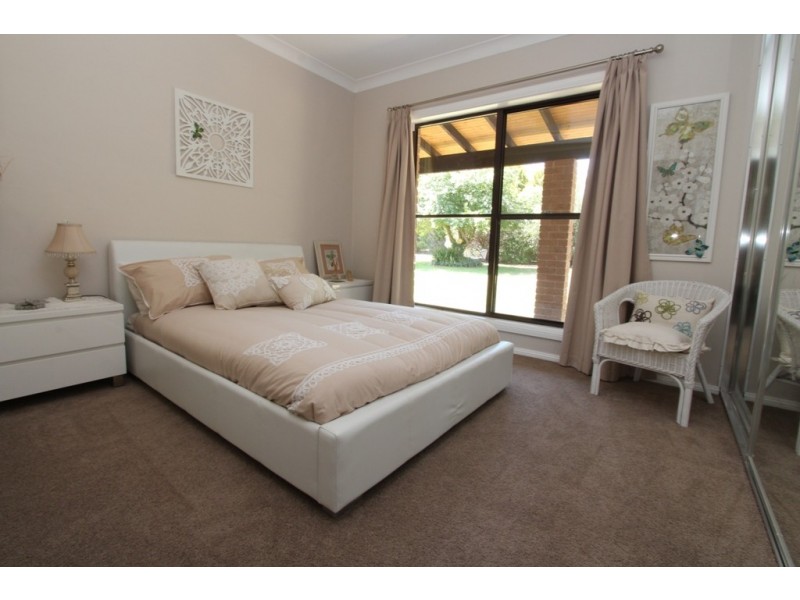 19 Strathmore Drive, Forest Grove NSW 2795