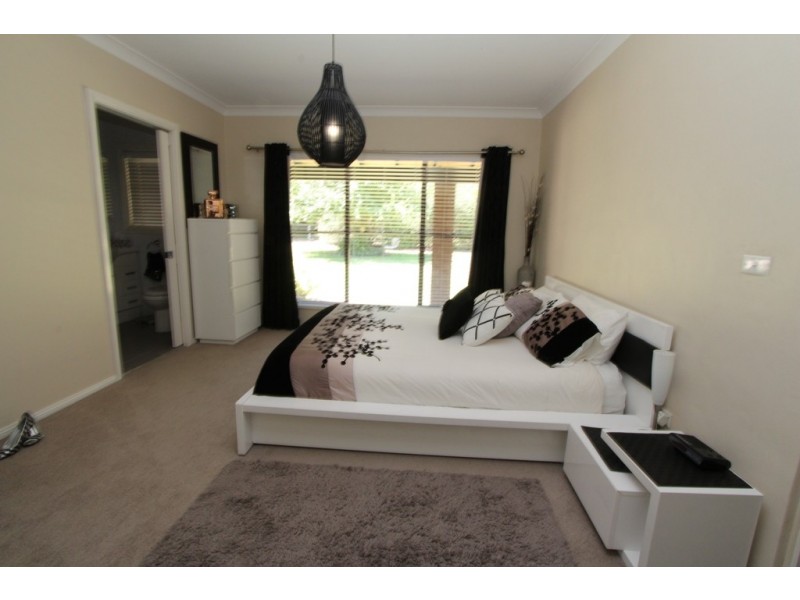 19 Strathmore Drive, Forest Grove NSW 2795