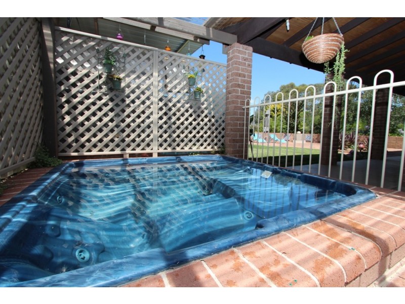 19 Strathmore Drive, Forest Grove NSW 2795