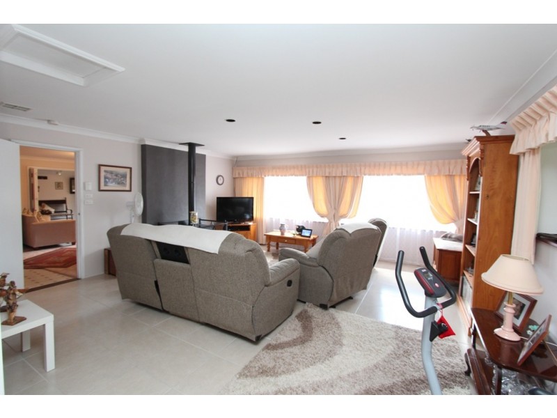 2 Strathmore Drive, Forest Grove NSW 2795