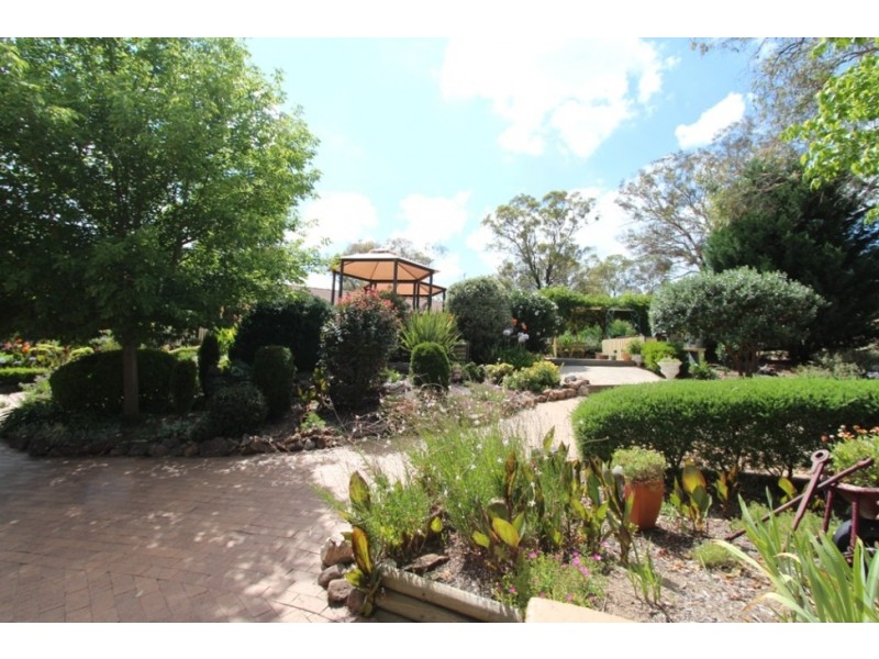 2 Strathmore Drive, Forest Grove NSW 2795