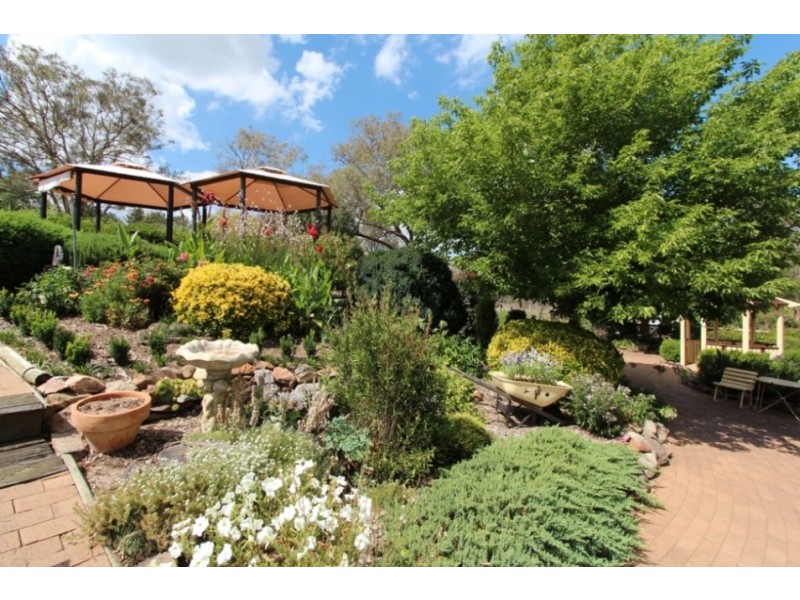 2 Strathmore Drive, Forest Grove NSW 2795