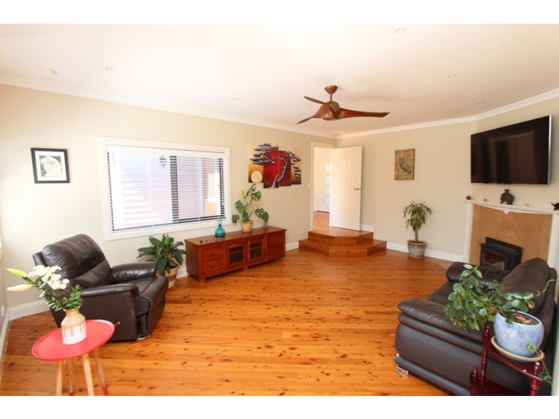 5 Borrowpit Road, Meadow Flat NSW 2795