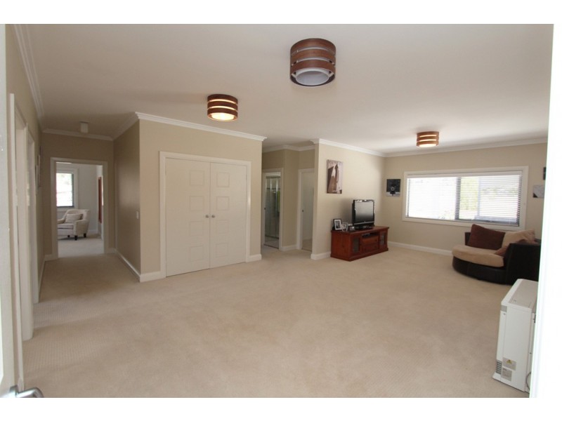 5 Borrowpit Road, Meadow Flat NSW 2795