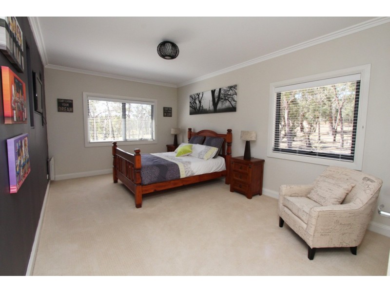 5 Borrowpit Road, Meadow Flat NSW 2795