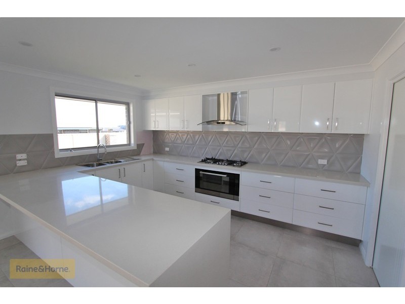 51 Wentworth Drive, Kelso NSW 2795