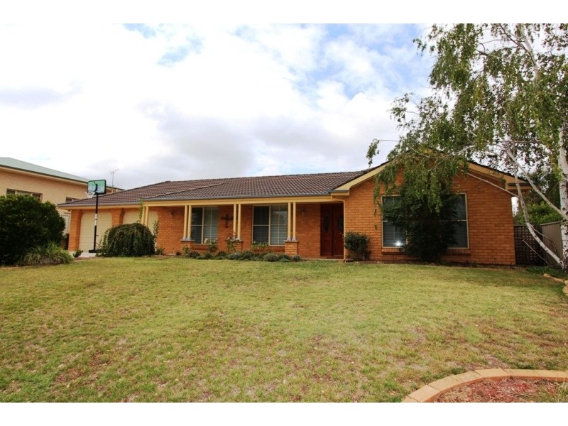 10 Maple Close, Kelso NSW 2795