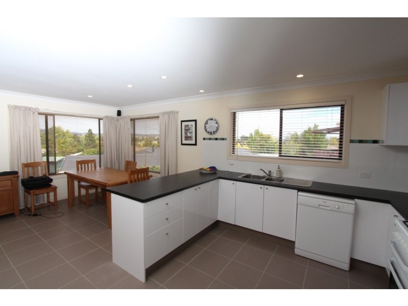 32 Barina Parkway, Kelso NSW 2795