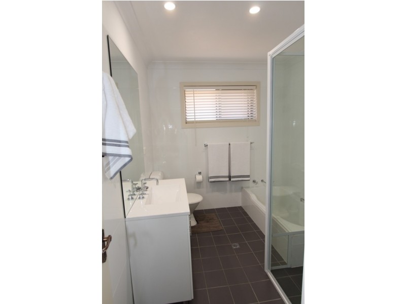 32 Barina Parkway, Kelso NSW 2795