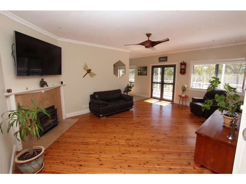 5 Borrowpit Road, Meadow Flat NSW 2795