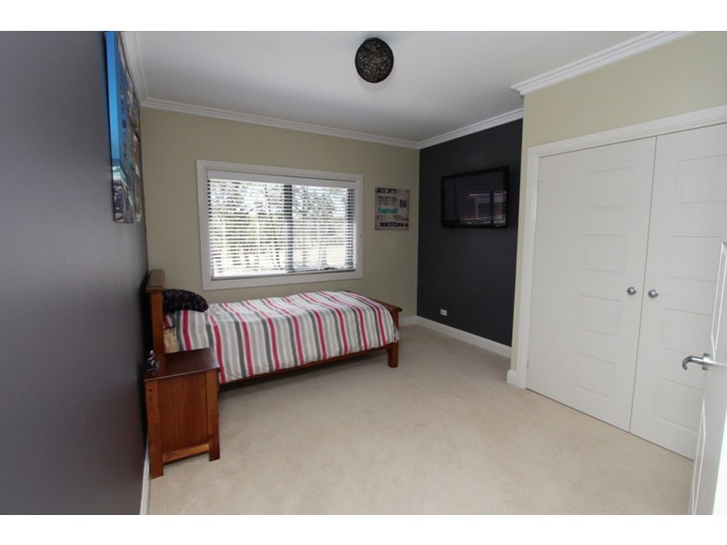 5 Borrowpit Road, Meadow Flat NSW 2795