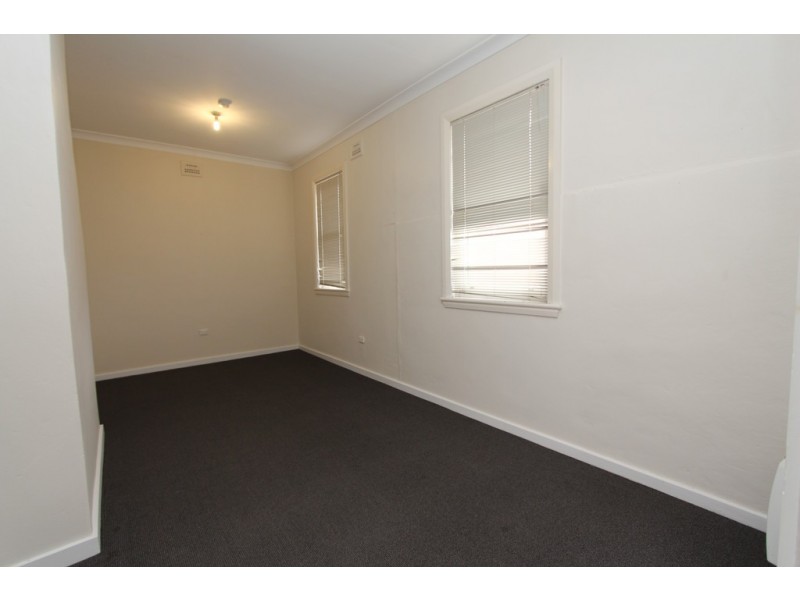 1/2 Keppel Street, Bathurst NSW 2795