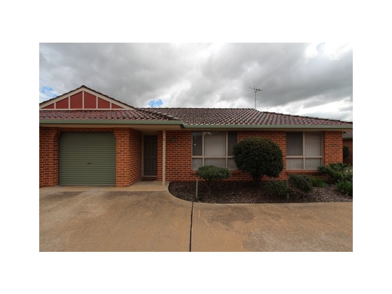 2/237 Lambert Street, Bathurst NSW 2795