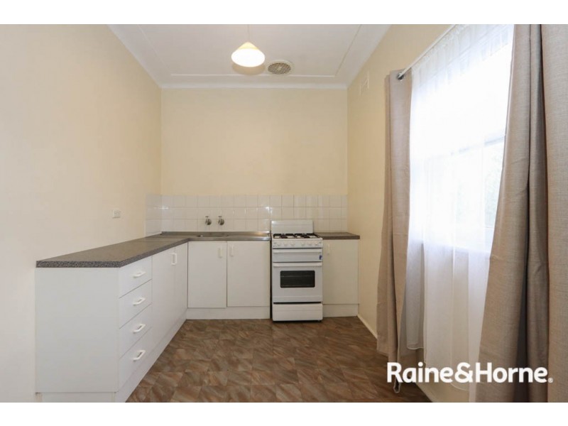 1/7 Busby St, Bathurst NSW 2795
