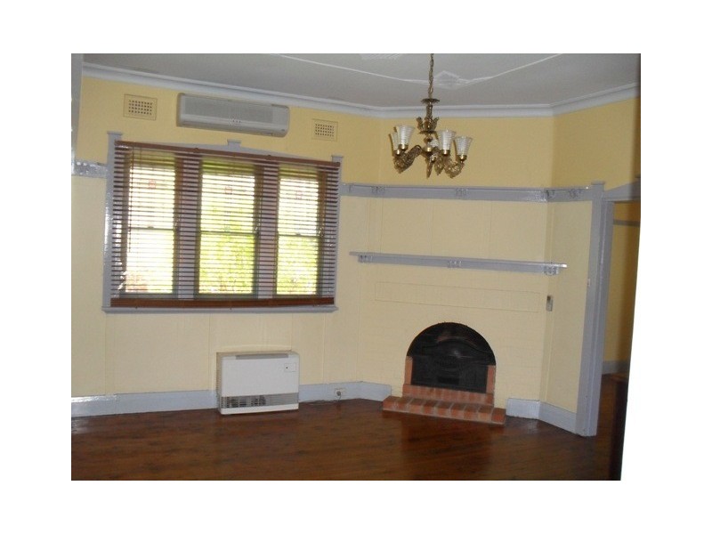 42 Rose St, Bathurst NSW 2795