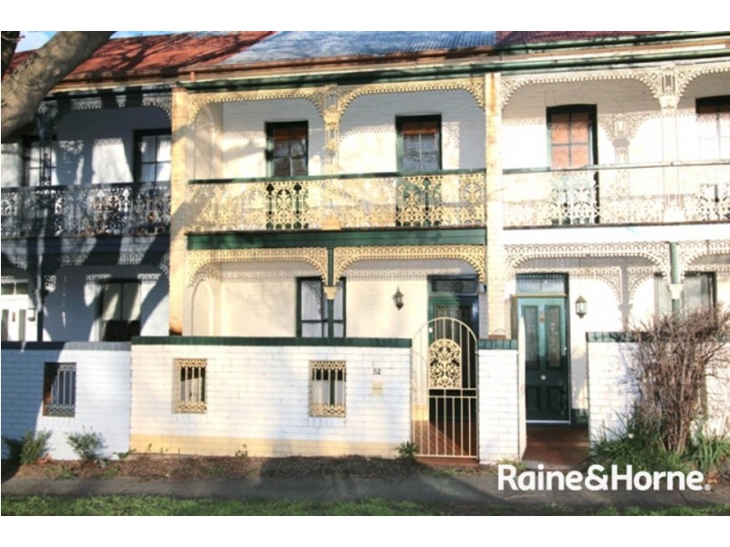 52 Seymour Street, Bathurst NSW 2795