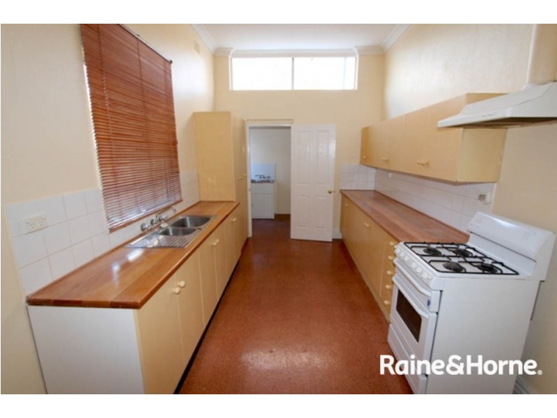 52 Seymour Street, Bathurst NSW 2795