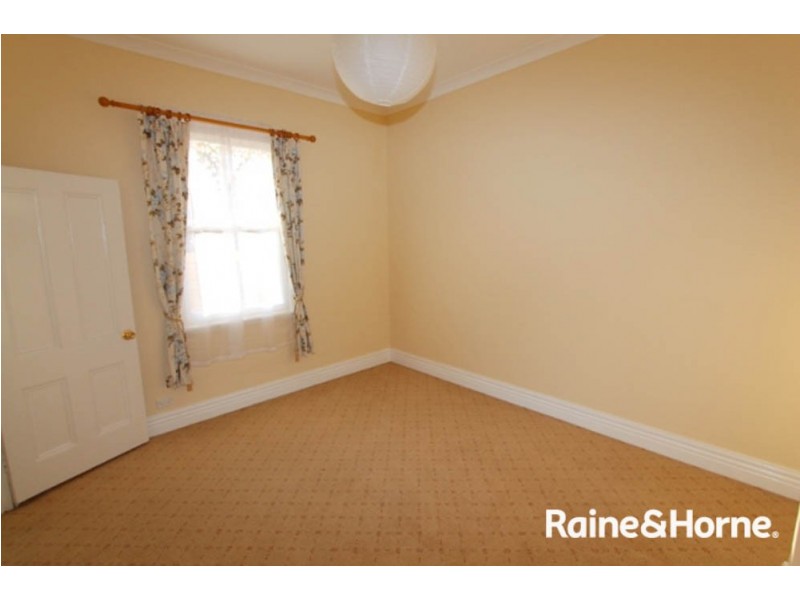 52 Seymour Street, Bathurst NSW 2795