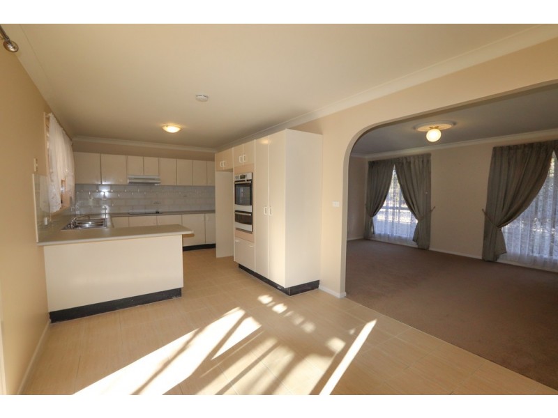 4 Freestone Way, Windradyne NSW 2795