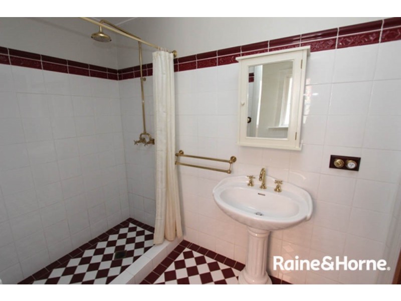 128 Keppel St, Bathurst NSW 2795