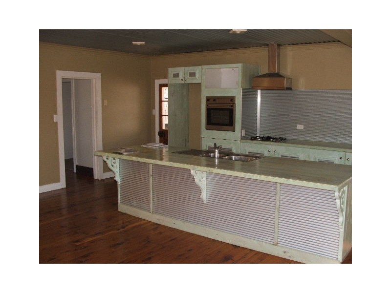 225 Peel St, Bathurst NSW 2795