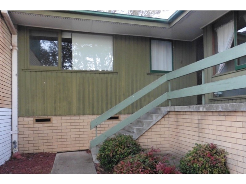4 Ross Place, Bathurst NSW 2795