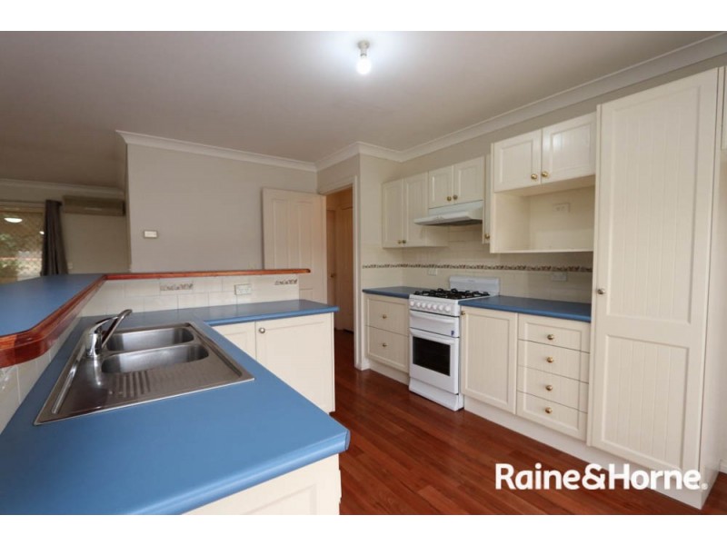 2 Hassall Grove, Kelso NSW 2795