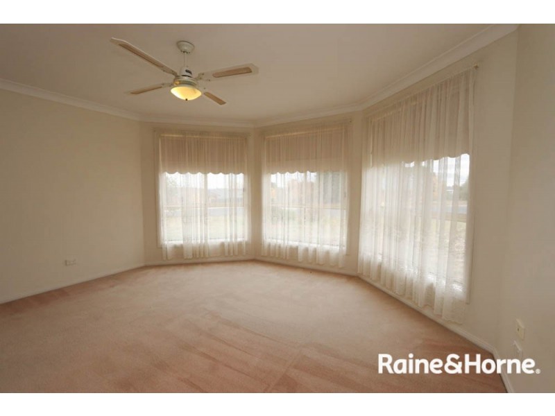 2 Hassall Grove, Kelso NSW 2795