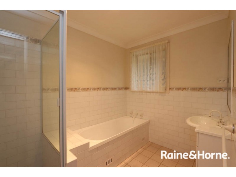 2 Hassall Grove, Kelso NSW 2795