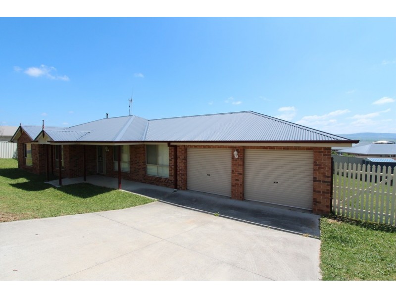 2 Darwin  Drive, Bathurst NSW 2795