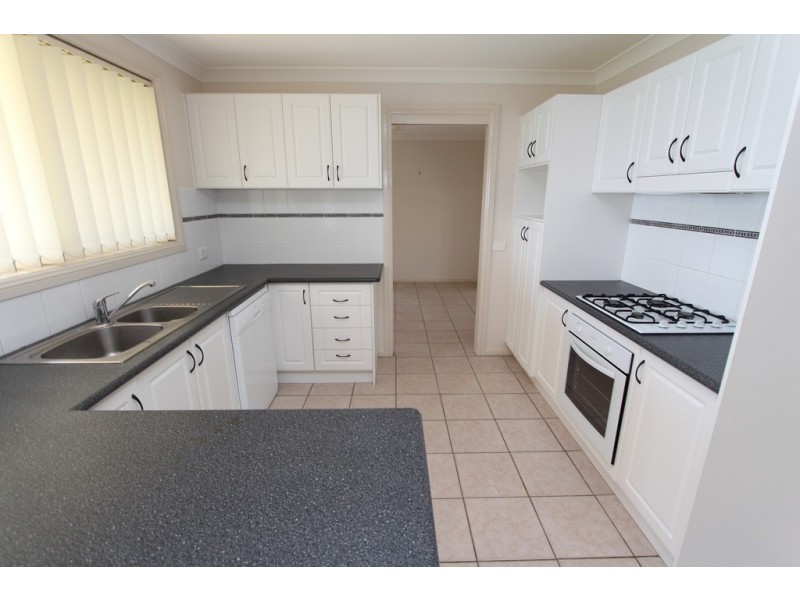 2 Darwin  Drive, Bathurst NSW 2795