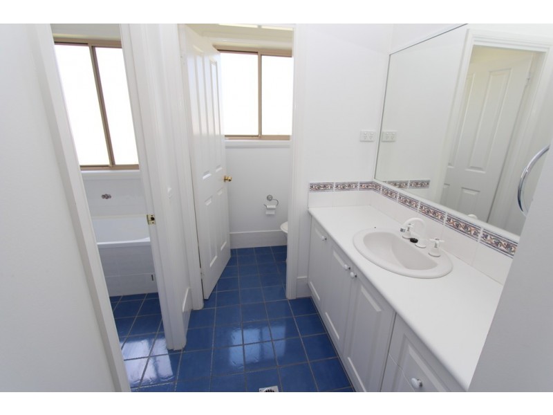 2 Darwin  Drive, Bathurst NSW 2795